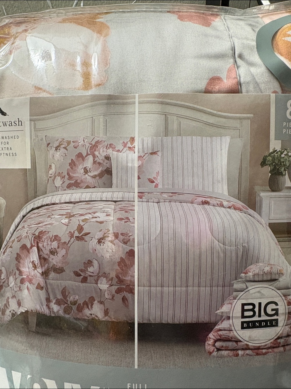 VCNY Reversible Floral & white FULL SIZE BED SET in a bag. - Picture 2 of 5